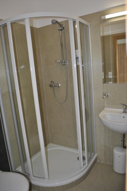 Hotel Golf Jezera Ostrožská Nová Ves Εξωτερικό φωτογραφία