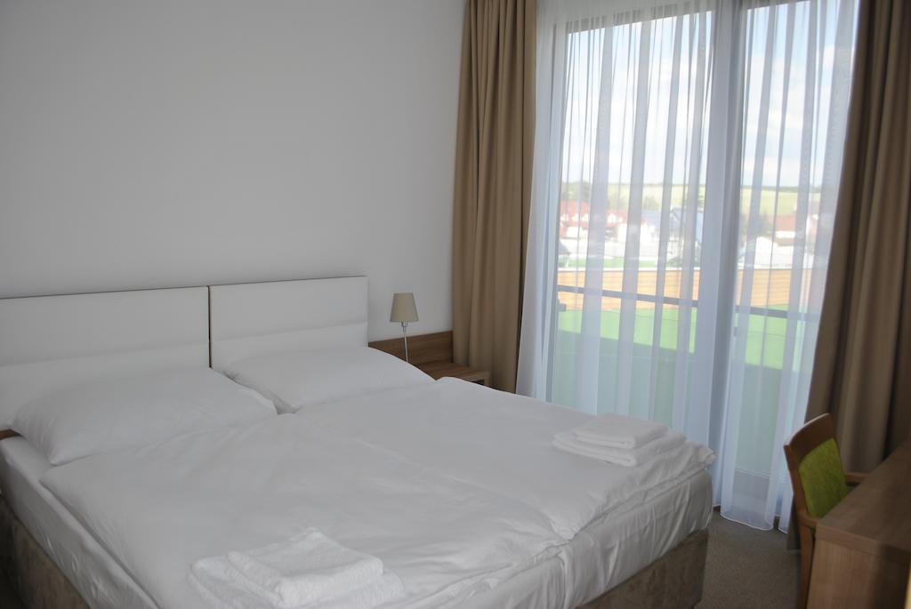 Hotel Golf Jezera Ostrožská Nová Ves Εξωτερικό φωτογραφία