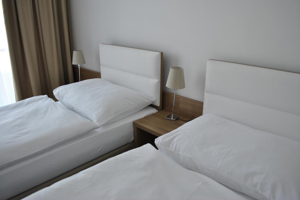 Hotel Golf Jezera Ostrožská Nová Ves Εξωτερικό φωτογραφία