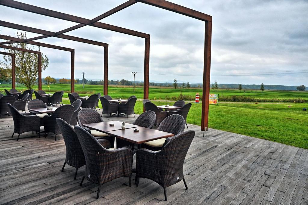 Hotel Golf Jezera Ostrožská Nová Ves Εξωτερικό φωτογραφία