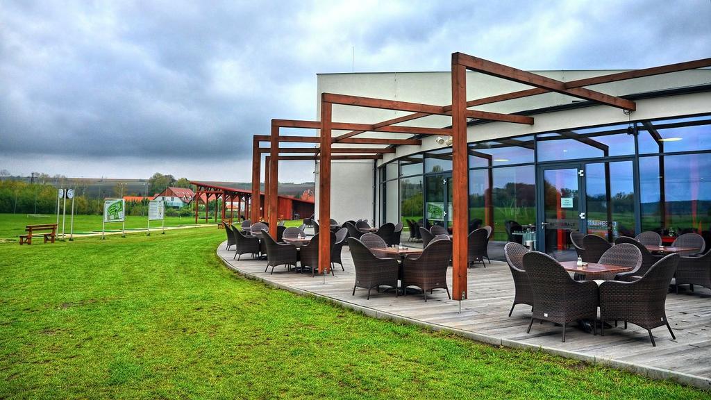 Hotel Golf Jezera Ostrožská Nová Ves Εξωτερικό φωτογραφία